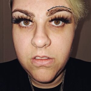 Meet your Posher, Ezi